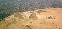 800px-Giza-pyramids