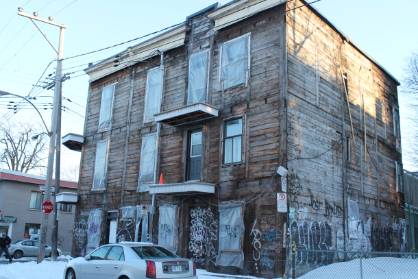 An abandoned building in the center of the Plateau, a contestation to the narrative that the Plateau has finished its gentrification process